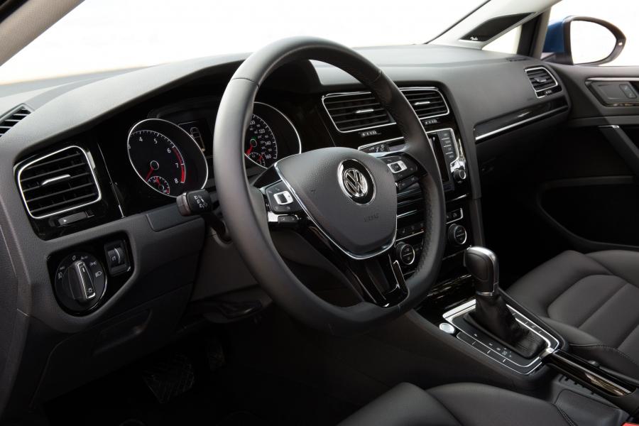  Volkswagen Golf SportWagen 2015 года  (US) (фото 15 из 25)